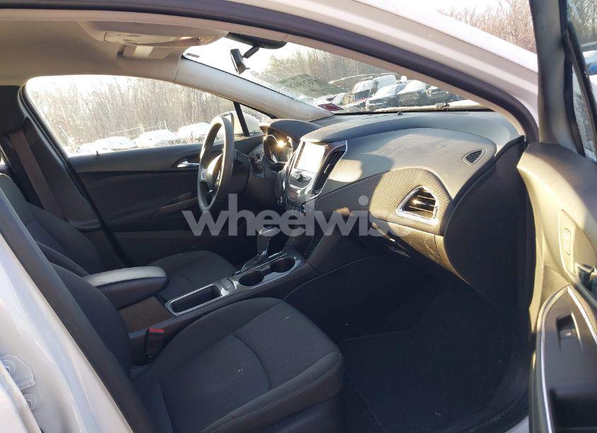 Photo 5 of 2017 Chevrolet Cruze LT AUTO (VIN 1G1BE5SM6H7245212)