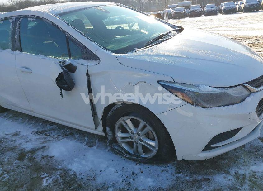 Photo 6 of 2017 Chevrolet Cruze LT AUTO (VIN 1G1BE5SM6H7245212)