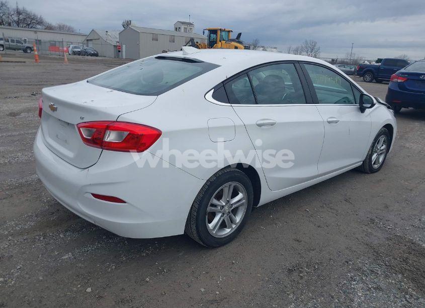 Photo 4 of 2017 Chevrolet Cruze LT AUTO (VIN 1G1BE5SM6H7248255)