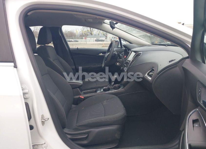 Photo 5 of 2017 Chevrolet Cruze LT AUTO (VIN 1G1BE5SM6H7248255)