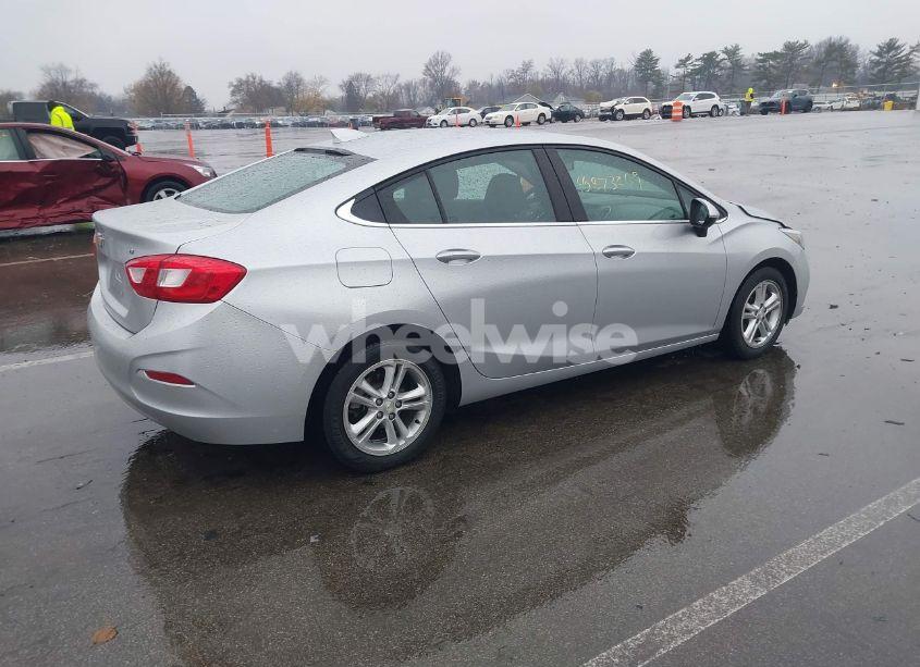 Photo 4 of 2017 Chevrolet Cruze LT AUTO (VIN 1G1BE5SM6H7253424)