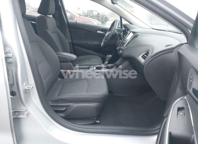 Photo 5 of 2017 Chevrolet Cruze LT AUTO (VIN 1G1BE5SM6H7253424)