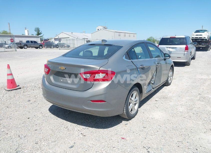 Photo 4 of 2017 Chevrolet Cruze LT AUTO (VIN 1G1BE5SM6H7255416)