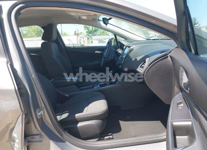 Photo 5 of 2017 Chevrolet Cruze LT AUTO (VIN 1G1BE5SM6H7255416)