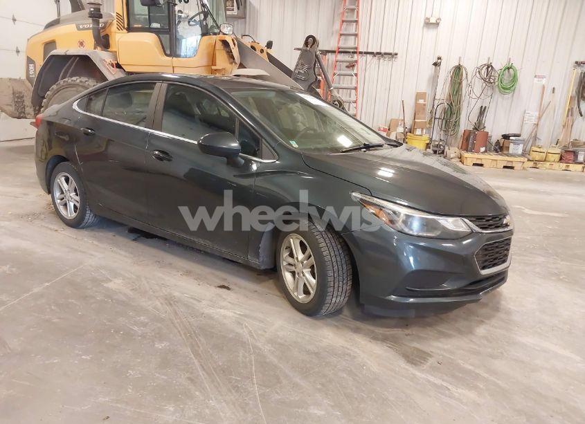 2017 Chevrolet Cruze LT AUTO (VIN 1G1BE5SM6H7272832) main photo
