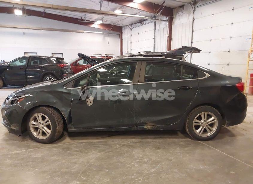 Photo 14 of 2017 Chevrolet Cruze LT AUTO (VIN 1G1BE5SM6H7272832)