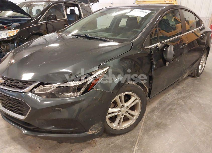 Photo 6 of 2017 Chevrolet Cruze LT AUTO (VIN 1G1BE5SM6H7272832)