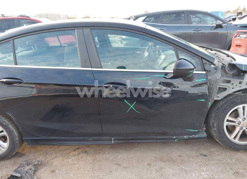 Photo 13 of 2017 Chevrolet Cruze LT AUTO (VIN 1G1BE5SM6H7276993)