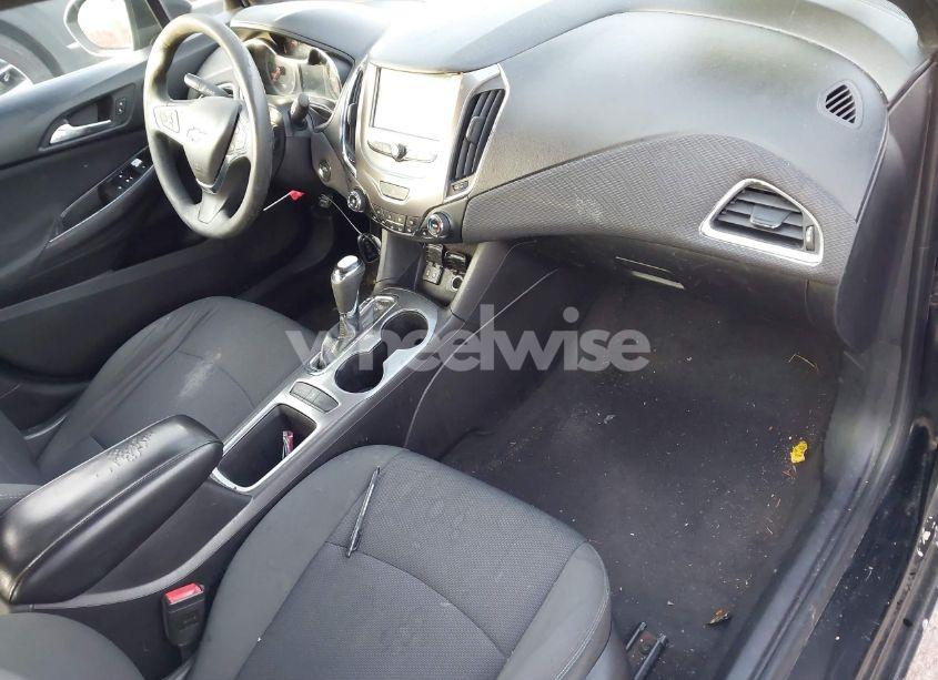 Photo 5 of 2017 Chevrolet Cruze LT AUTO (VIN 1G1BE5SM6H7276993)