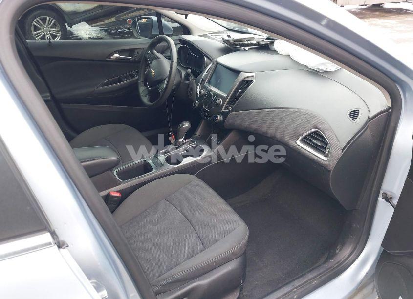 Photo 5 of 2017 Chevrolet Cruze LT AUTO (VIN 1G1BE5SM6H7280817)