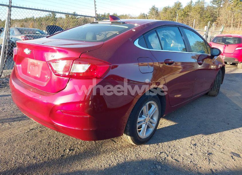 Photo 4 of 2018 Chevrolet Cruze LT AUTO (VIN 1G1BE5SM6J7110446)