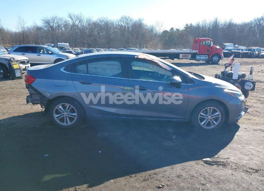 Photo 14 of 2018 Chevrolet Cruze LT AUTO (VIN 1G1BE5SM6J7117705)