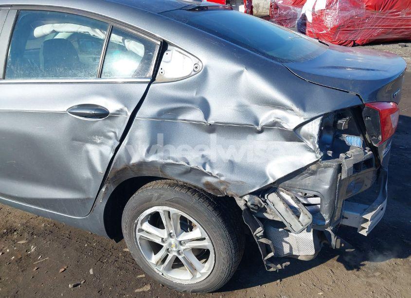 Photo 18 of 2018 Chevrolet Cruze LT AUTO (VIN 1G1BE5SM6J7117705)