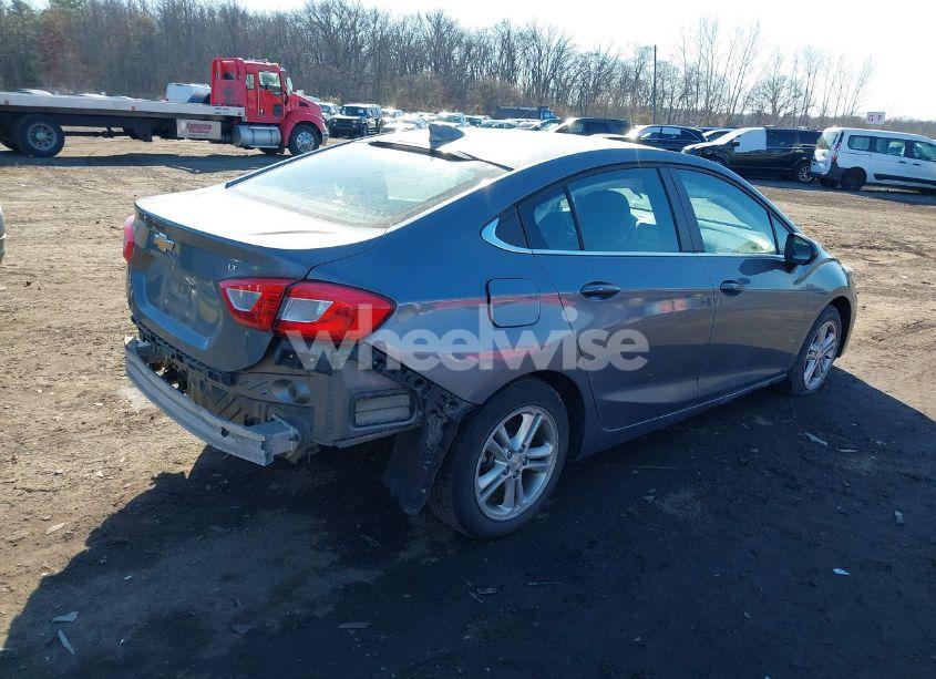 Photo 4 of 2018 Chevrolet Cruze LT AUTO (VIN 1G1BE5SM6J7117705)