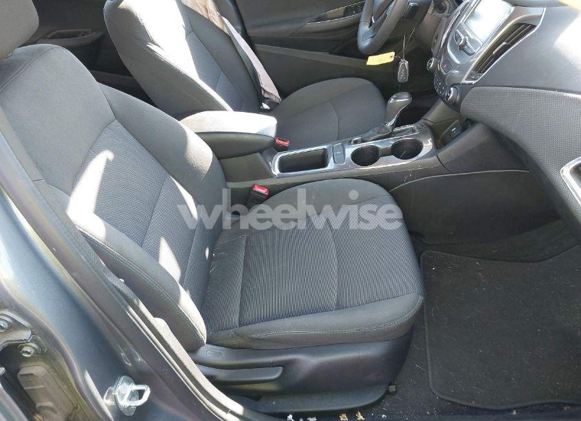 Photo 5 of 2018 Chevrolet Cruze LT AUTO (VIN 1G1BE5SM6J7117705)