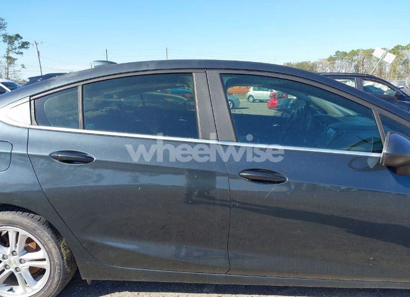 Photo 13 of 2018 Chevrolet Cruze LT AUTO (VIN 1G1BE5SM6J7121947)