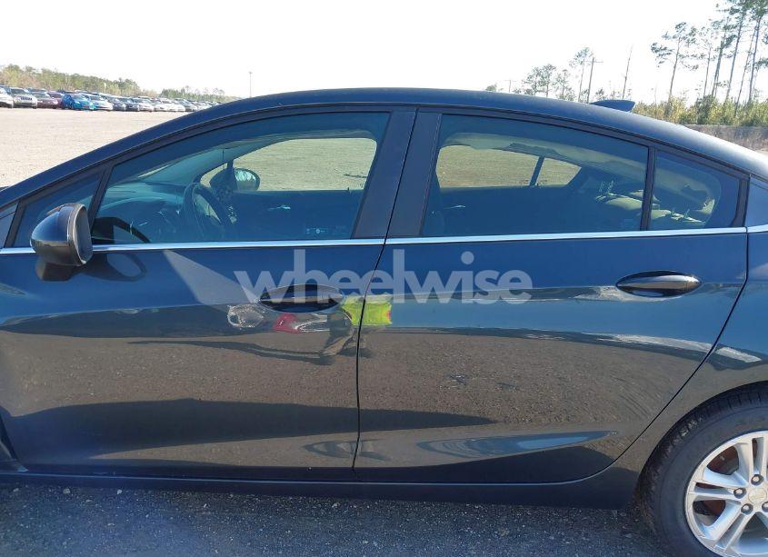 Photo 14 of 2018 Chevrolet Cruze LT AUTO (VIN 1G1BE5SM6J7121947)