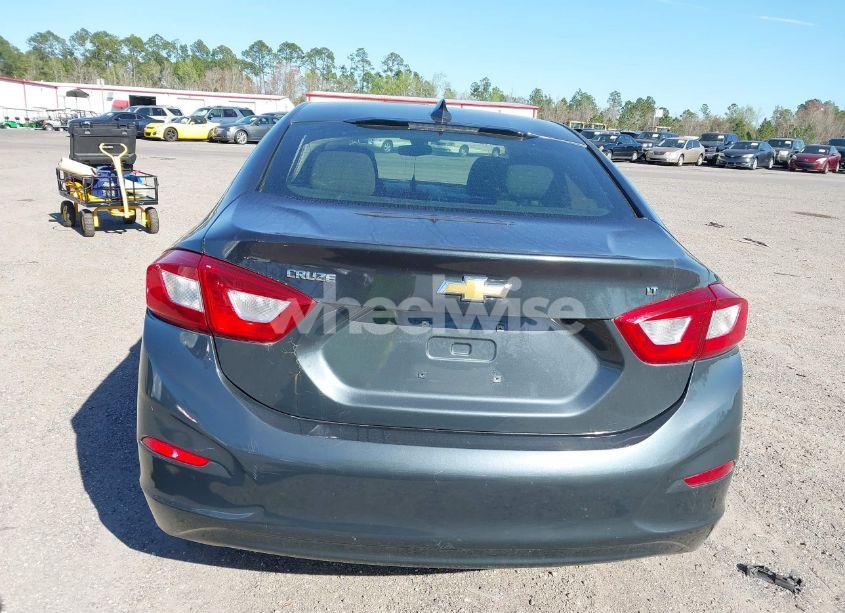 Photo 16 of 2018 Chevrolet Cruze LT AUTO (VIN 1G1BE5SM6J7121947)
