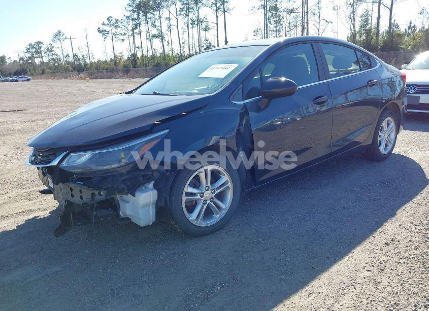 Photo 2 of 2018 Chevrolet Cruze LT AUTO (VIN 1G1BE5SM6J7121947)