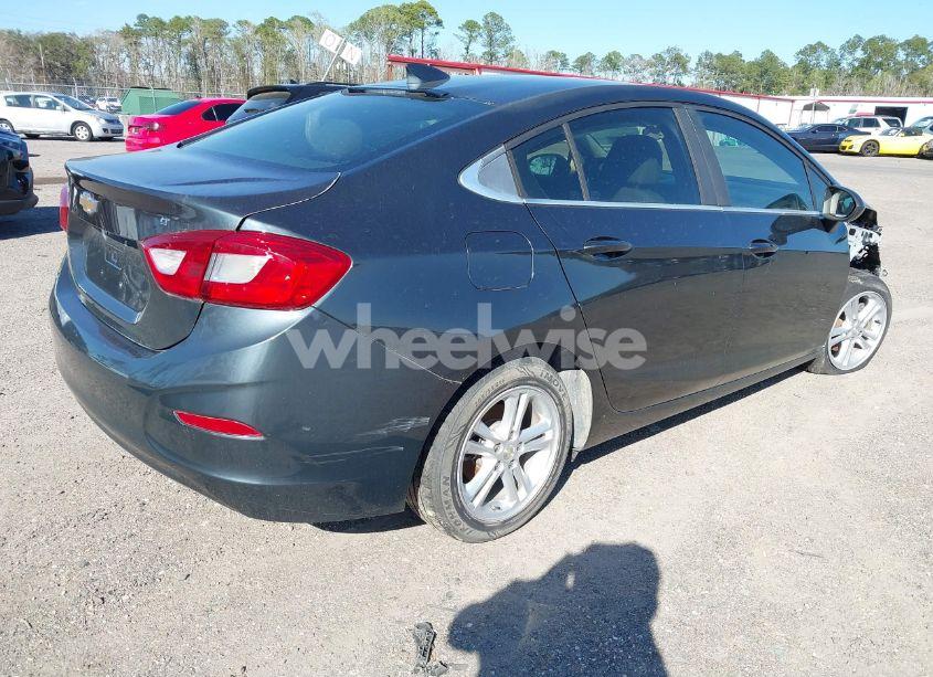 Photo 4 of 2018 Chevrolet Cruze LT AUTO (VIN 1G1BE5SM6J7121947)