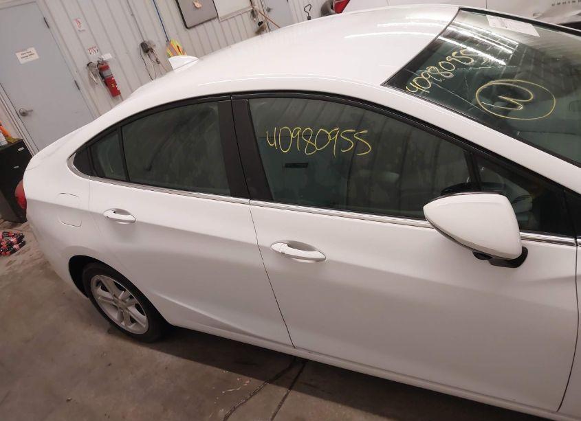 Photo 13 of 2018 Chevrolet Cruze LT AUTO (VIN 1G1BE5SM6J7134827)