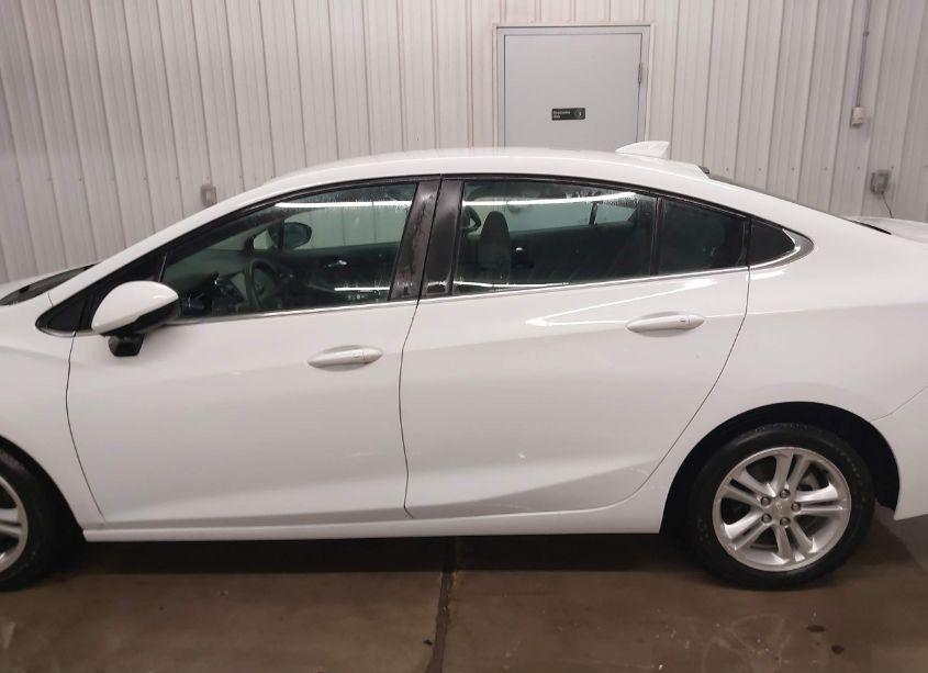 Photo 14 of 2018 Chevrolet Cruze LT AUTO (VIN 1G1BE5SM6J7134827)
