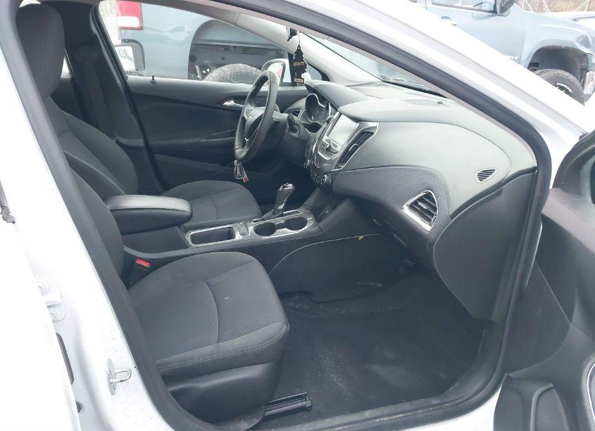 Photo 5 of 2018 Chevrolet Cruze LT AUTO (VIN 1G1BE5SM6J7134827)