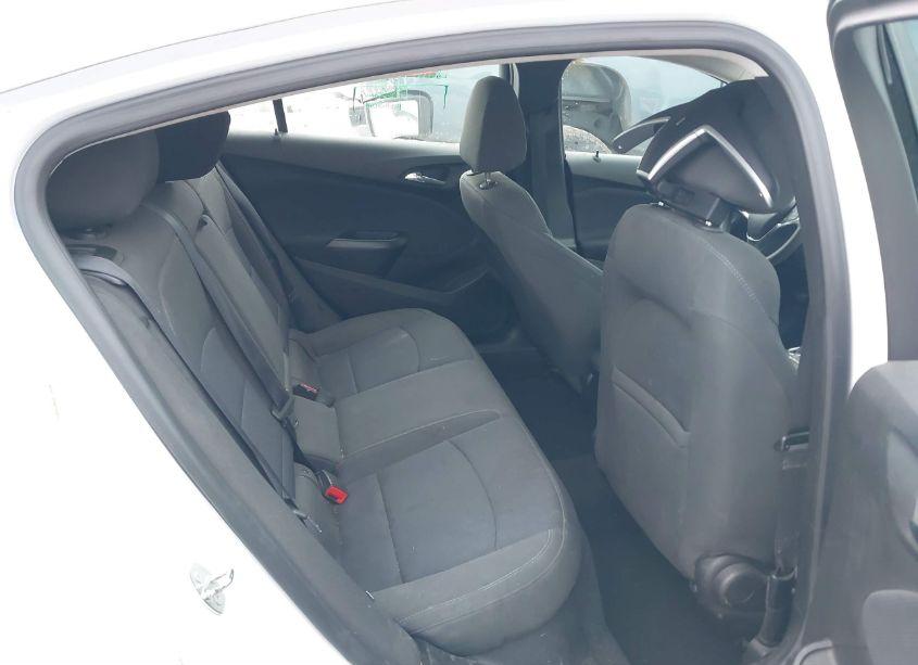 Photo 8 of 2018 Chevrolet Cruze LT AUTO (VIN 1G1BE5SM6J7134827)