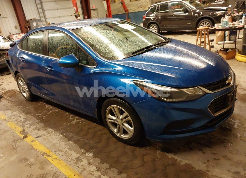 2018 Chevrolet Cruze LT AUTO (VIN 1G1BE5SM6J7136092) main photo