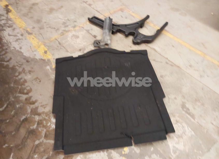 Photo 12 of 2018 Chevrolet Cruze LT AUTO (VIN 1G1BE5SM6J7136092)