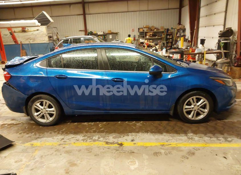 Photo 14 of 2018 Chevrolet Cruze LT AUTO (VIN 1G1BE5SM6J7136092)