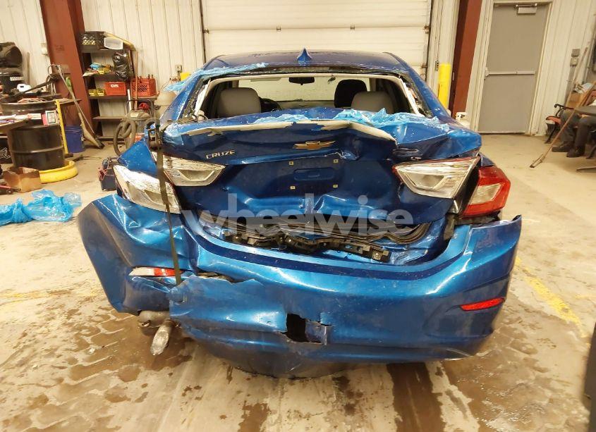 Photo 17 of 2018 Chevrolet Cruze LT AUTO (VIN 1G1BE5SM6J7136092)