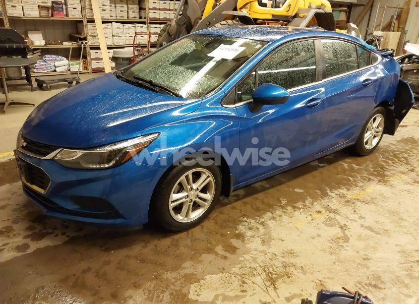 Photo 2 of 2018 Chevrolet Cruze LT AUTO (VIN 1G1BE5SM6J7136092)