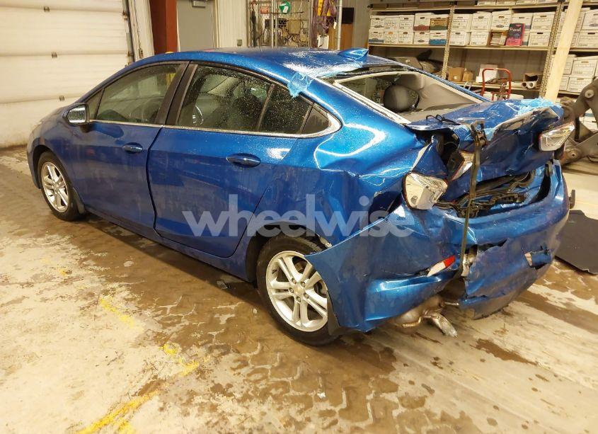 Photo 3 of 2018 Chevrolet Cruze LT AUTO (VIN 1G1BE5SM6J7136092)