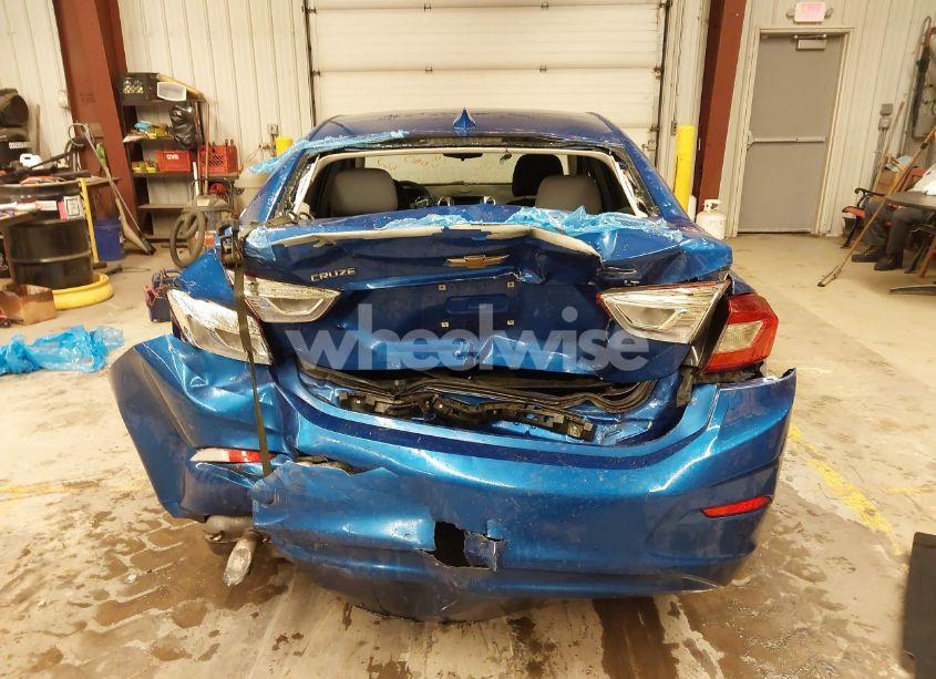 Photo 6 of 2018 Chevrolet Cruze LT AUTO (VIN 1G1BE5SM6J7136092)