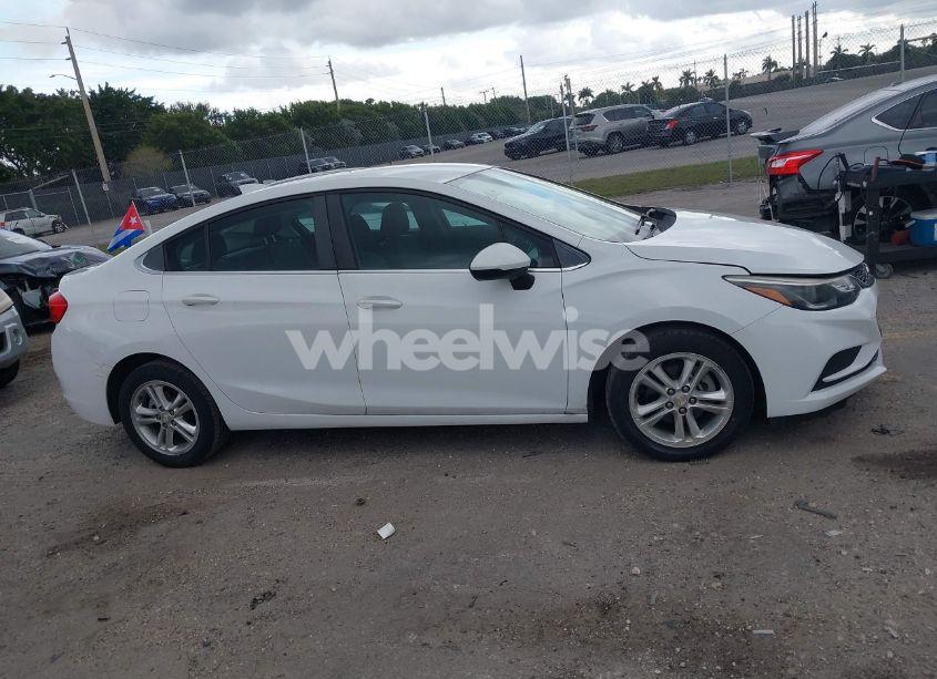 Photo 13 of 2018 Chevrolet Cruze LT AUTO (VIN 1G1BE5SM6J7154897)