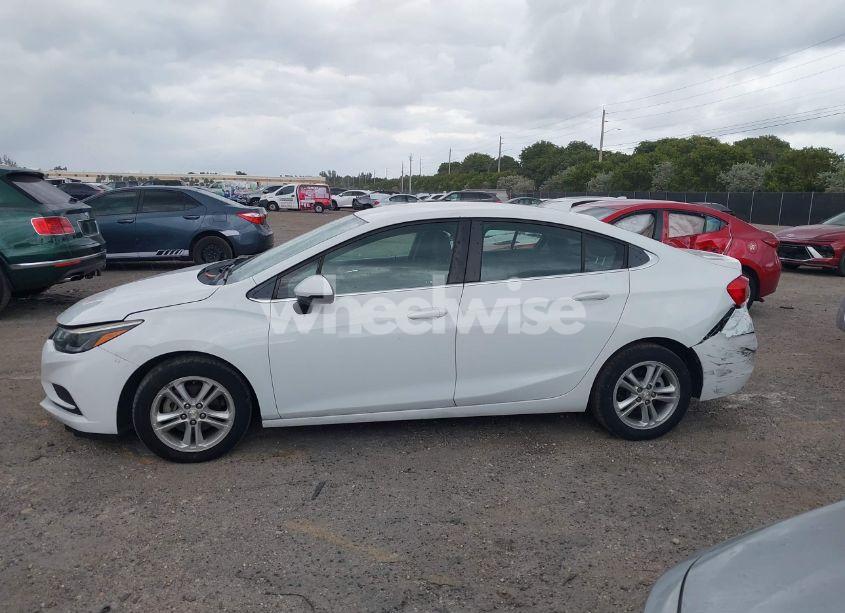 Photo 14 of 2018 Chevrolet Cruze LT AUTO (VIN 1G1BE5SM6J7154897)