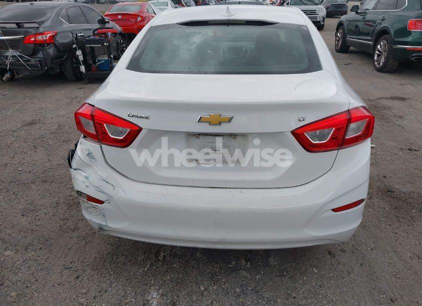 Photo 16 of 2018 Chevrolet Cruze LT AUTO (VIN 1G1BE5SM6J7154897)