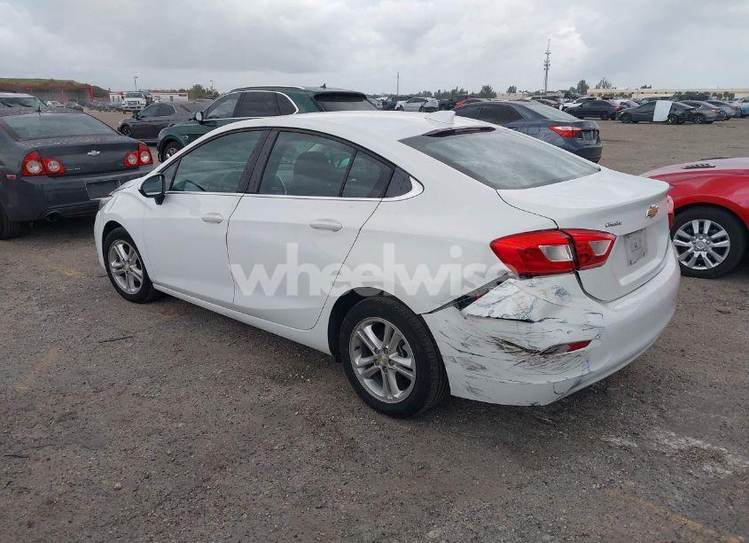 Photo 3 of 2018 Chevrolet Cruze LT AUTO (VIN 1G1BE5SM6J7154897)