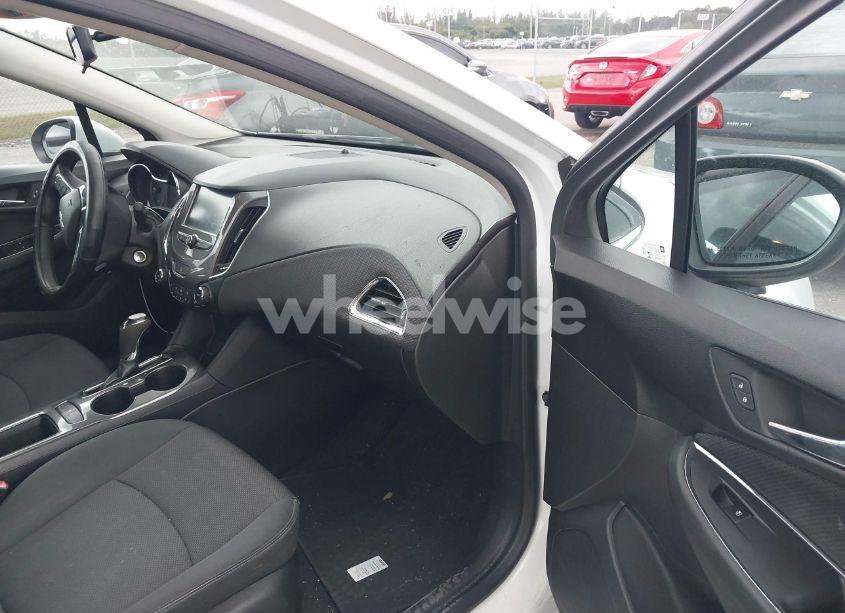 Photo 5 of 2018 Chevrolet Cruze LT AUTO (VIN 1G1BE5SM6J7154897)