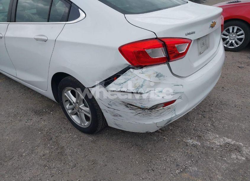 Photo 6 of 2018 Chevrolet Cruze LT AUTO (VIN 1G1BE5SM6J7154897)