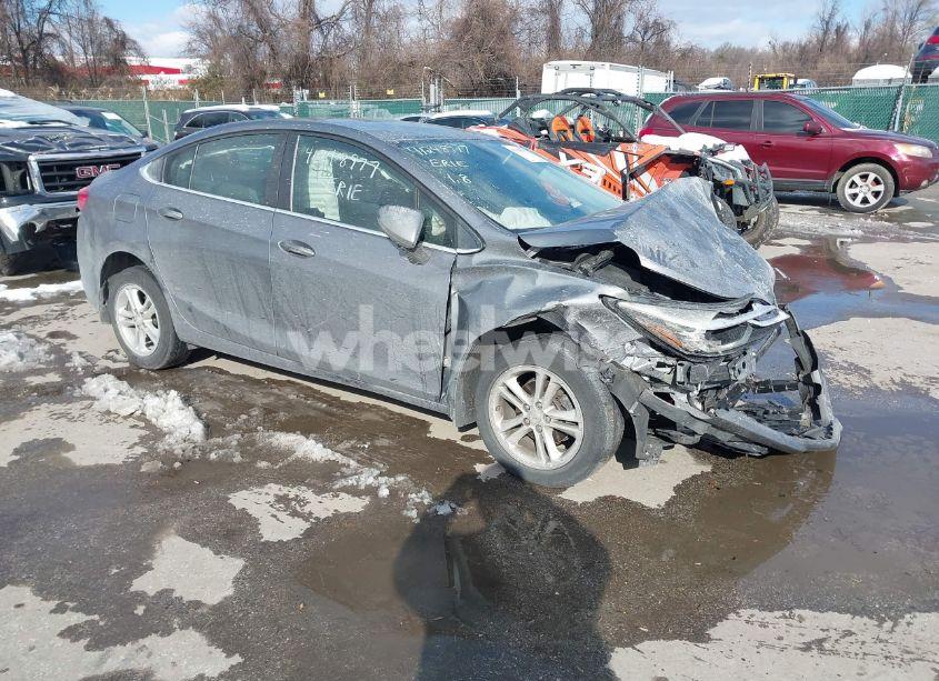 2018 Chevrolet Cruze LT AUTO (VIN 1G1BE5SM6J7155144) main photo