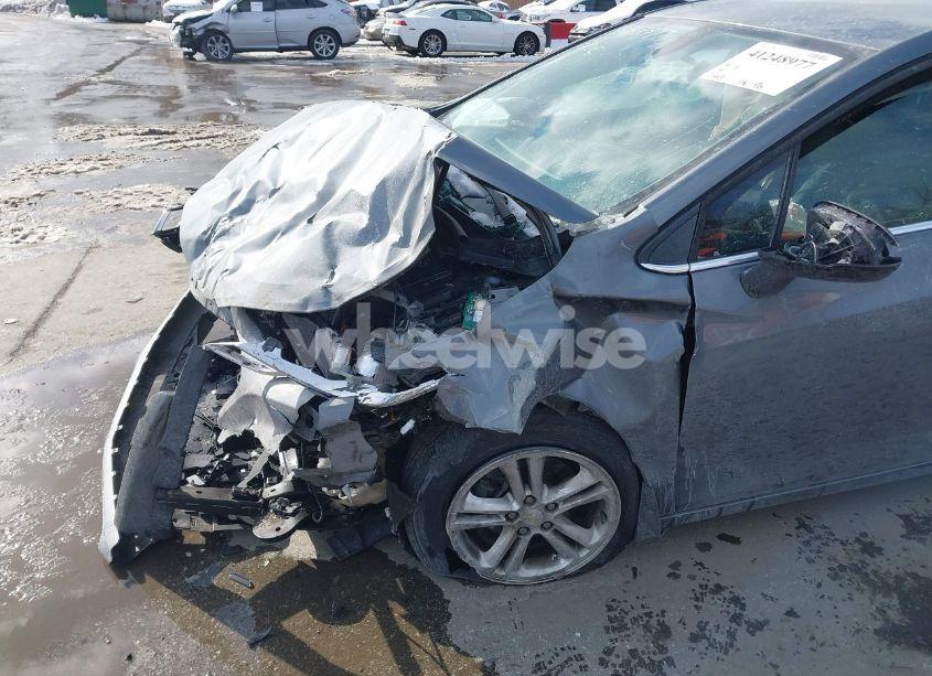 Photo 18 of 2018 Chevrolet Cruze LT AUTO (VIN 1G1BE5SM6J7155144)