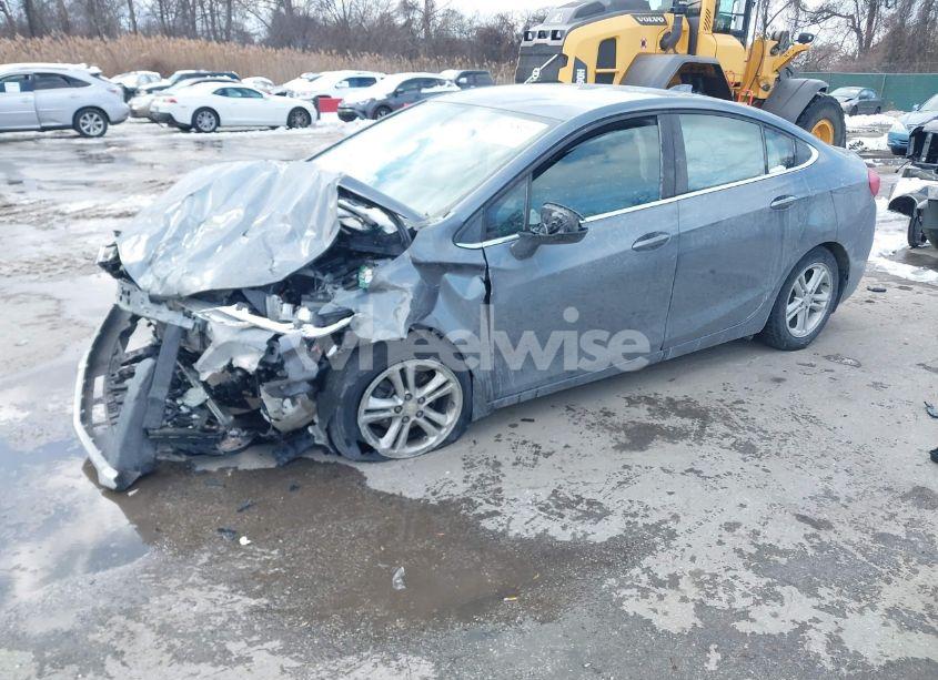 Photo 2 of 2018 Chevrolet Cruze LT AUTO (VIN 1G1BE5SM6J7155144)