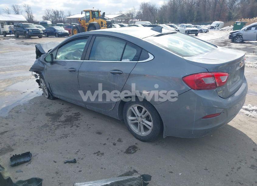 Photo 3 of 2018 Chevrolet Cruze LT AUTO (VIN 1G1BE5SM6J7155144)