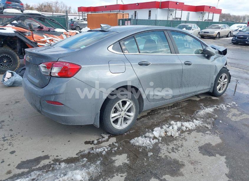 Photo 4 of 2018 Chevrolet Cruze LT AUTO (VIN 1G1BE5SM6J7155144)