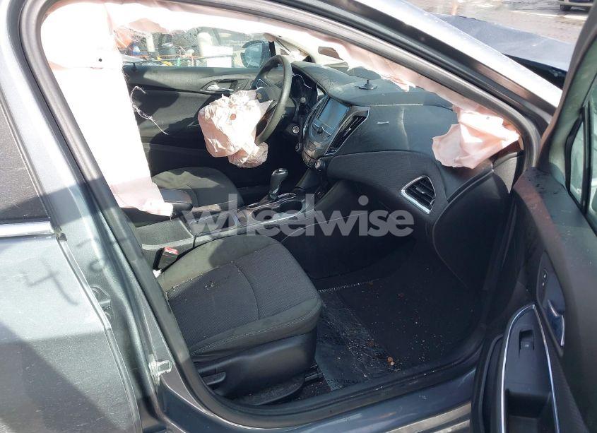 Photo 5 of 2018 Chevrolet Cruze LT AUTO (VIN 1G1BE5SM6J7155144)