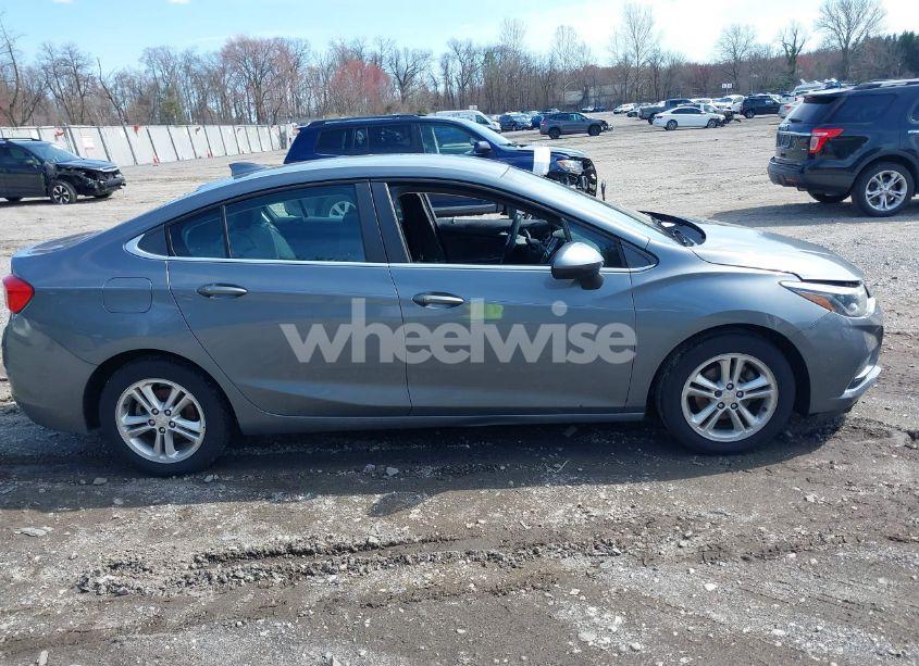 Photo 12 of 2018 Chevrolet Cruze LT AUTO (VIN 1G1BE5SM6J7155385)