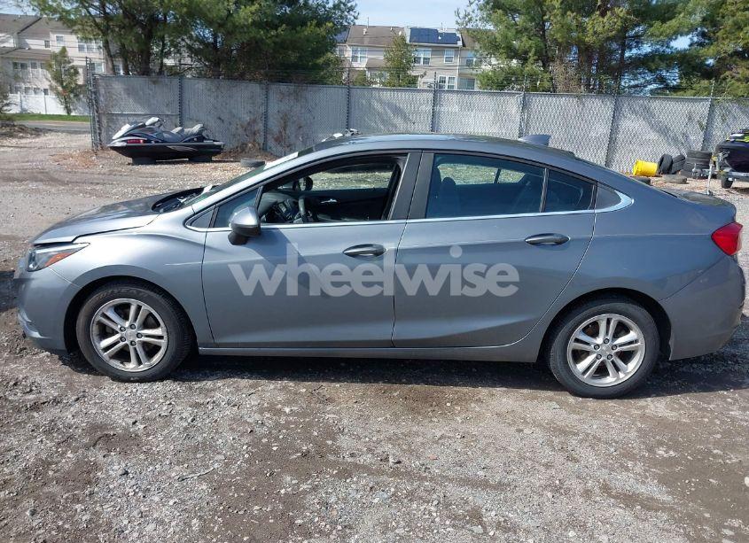 Photo 13 of 2018 Chevrolet Cruze LT AUTO (VIN 1G1BE5SM6J7155385)