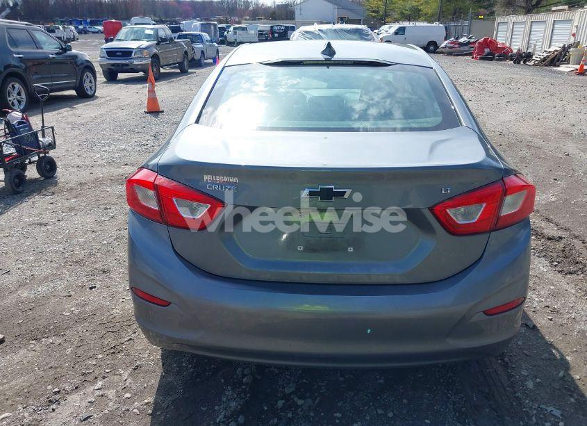 Photo 15 of 2018 Chevrolet Cruze LT AUTO (VIN 1G1BE5SM6J7155385)